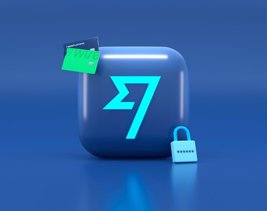 Abbildung eines blauen quadratischen Buttons mit einem stilisierten „7“-Logo, flankiert von einer grünen Karte und einem Vorhängeschloss-Symbol auf blauem Hintergrund, erinnert an die lebendige Designästhetik Aachens.