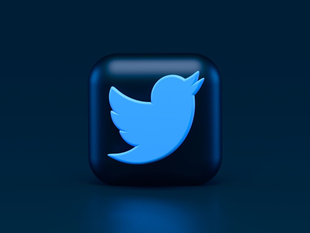 Ein markantes blaues 3D-Twitter-Logo hebt sich vor einem dunklen Hintergrund ab und erinnert an die Modernität Aachens.